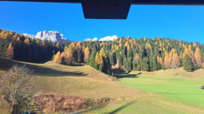 Casa gialla sulle Dolomiti a Padola